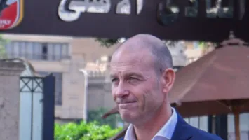 صور| أول ظهور لـ  ياس سوروب في مقر النادي الأهلي