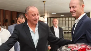 الأهلي يُجهز لصفقات يناير.. 5 لاعبين على طاولة التعاقدات