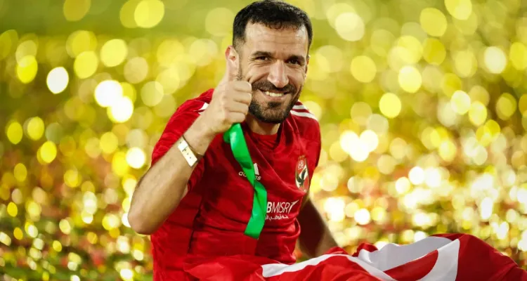 "أسطورة من ذهب".. التونسي رشاد العرفاوي يشيد بـ علي معلول نجم الأهلي السابق