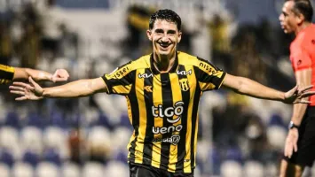 خاص| جواراني الباراجوياني يكشف حقيقة مفاوضات الأهلي لضم أوجستين منصور