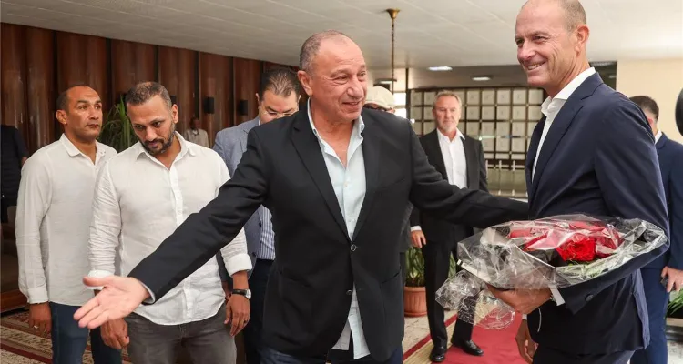 بينها الصفقات الجديدة.. تفاصيل اجتماع الخطيب مع مدرب الأهلي الجديد