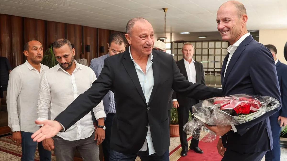 بينها الصفقات الجديدة.. تفاصيل اجتماع الخطيب مع مدرب الأهلي الجديد