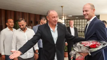 قبل وصول مساعديه.. توروب يتخذ خطوة غريبة في الأهلي