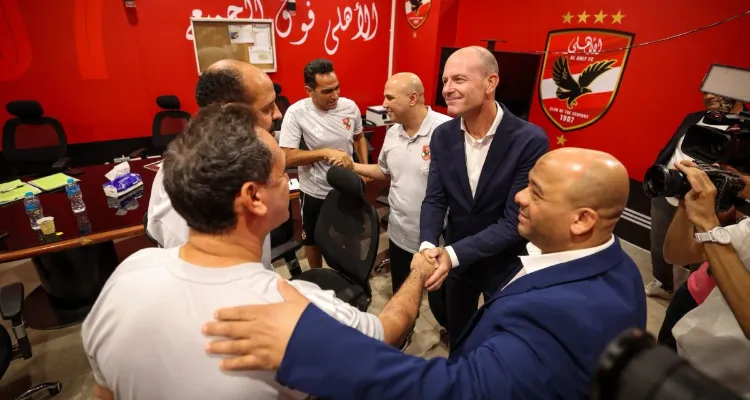 وليد صلاح الدين يكشف لـ "صوت الأهلي" حقيقة وصول مساعدي توروب