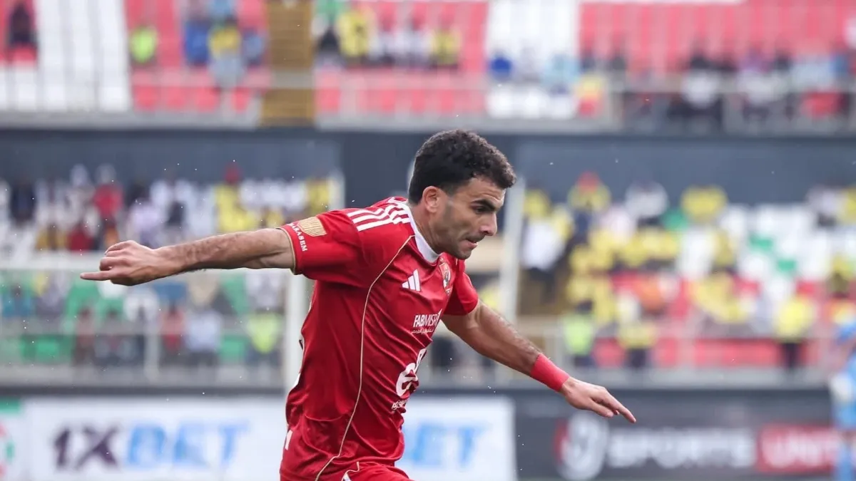 "لم يملأ فراغ زيزو".. اعتراف مدافع الزمالك السابق عن خوان بيزيرا
