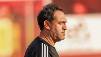 الأهلي يُعلن موقف أمير عبد الحميد النهائي من جهاز توروب