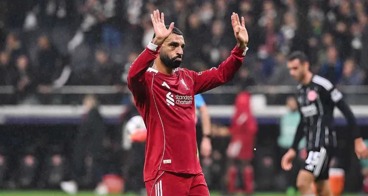 "لا عزاء للخاين".. لاعب الأهلي السابق يدعم محمد صلاح في أزمته مع ليفربول