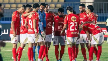 أخطاء ساذجة وصفقات صادمة.. أزمات دفاع الأهلي مستمرة وتوروب متحفز