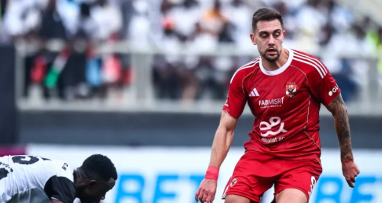 الأهلي بعشرة لاعبين أمام إيجل نوار بعد طرد جراديشار المبكر