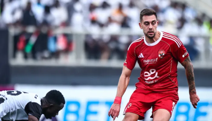 الأهلي بعشرة لاعبين أمام إيجل نوار بعد طرد جراديشار المبكر