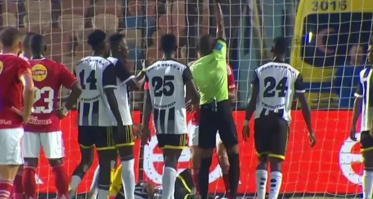 الأهلي يفتح النار على الحكم بعد مواجهة إيجل نوار.. تحرك عاجل من القلعة الحمراء
