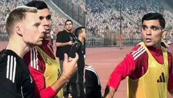 فيديو | احترام متبادل وروح عالية.. كواليس تصرف لافت بين بن شرقي ومدرب أحمال الأهلي