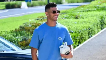 والد أشرف داري يفجر مفاجأة بشأن مستقبل نجله في الأهلي