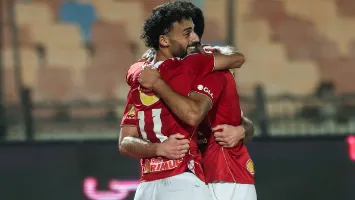 بالفيديو| جراديشار يدرك التعادل لصالح الأهلي بهدف أمام بتروجيت