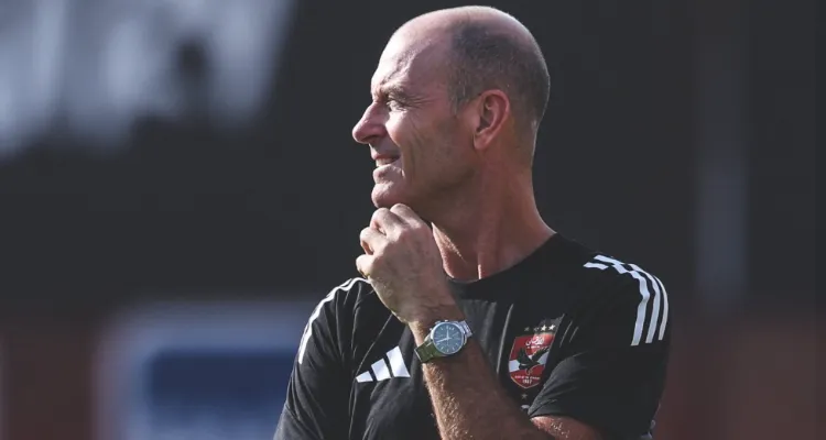 نجم الأهلي السابق ينصح توروب بعد كارثة الدفاع أمام بتروجيت