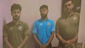 صورة ثلاثي الزمالك في مجلة الأهلي تشعل "سوشيال" الأبيض.. ورد فعل مثير للسخرية