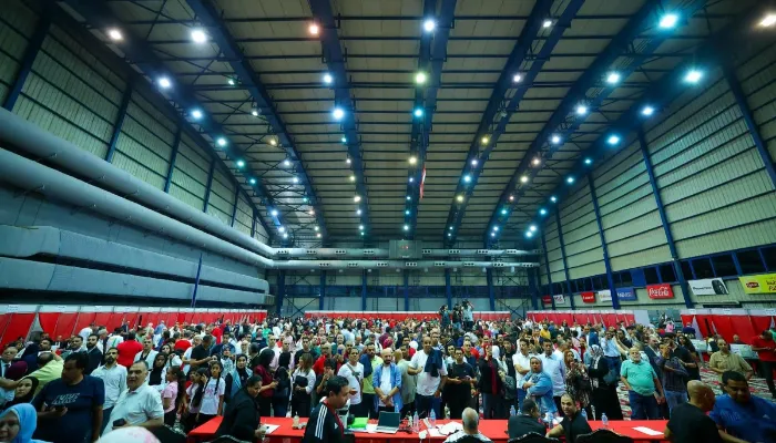 صورة.. لاعب الزمالك يشارك في انتخابات الأهلي ويختار قائمة الخطيب