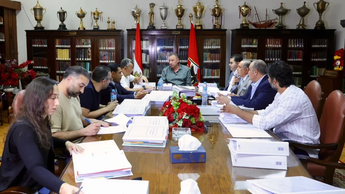 "شباك شكاوى" فيفا يشهد.. عقود اللاعبين بين التزام الأهلي وفوضى الزمالك