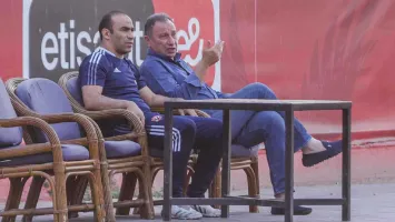 المدرب الأجنبي يقترب.. الأهلي على بُعد خطوة من الإعلان الرسمي