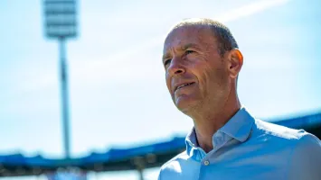 مصريون في طريق "ياس سوروب".. وجوه مألوفة قبل قيادة الأهلي