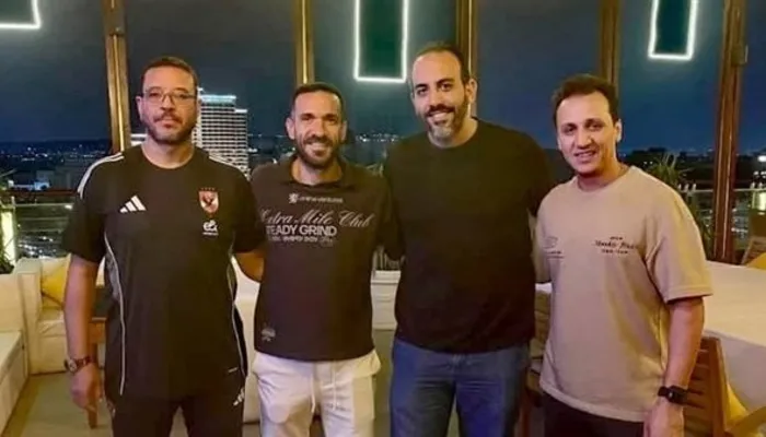علي معلول يعود إلى القاهرة ويظهر مع طبيب الأهلي