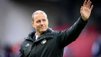 صور | وصول ياس سوروب إلى القاهرة لقيادة الأهلي