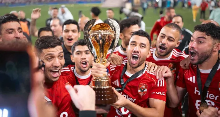 الأهلي يضاعف مكافآت اللاعبين بعد التتويج بلقب السوبر المصري.. كم حصلوا؟
