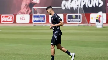 أشرف داري يعود لتدريبات الأهلي الجماعية قبل مواجهة شبيبة القبائل