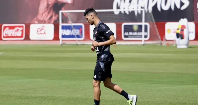 أشرف داري يعود لتدريبات الأهلي الجماعية قبل مواجهة شبيبة القبائل