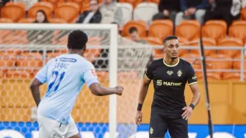 خاص| حقيقة مفاوضات الأهلي مع الجزائري عماد الدين عزي لدعم الدفاع