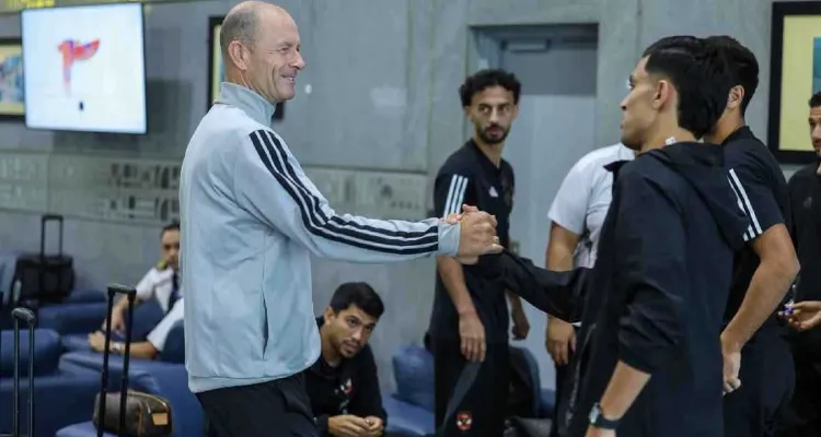 طائرة خاصة وقائد البعثة.. ماذا يخطط الأهلي قبل مواجهة الجيش الملكي؟