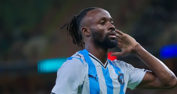 ما حقيقة مفاوضات الأهلي مع ماييلي وانتقال وسام أبوعلي لـ بيراميدز؟