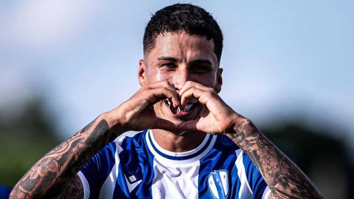 هل ينتقل أجوستين رودريجيز إلى الأهلي؟ اللاعب يرد