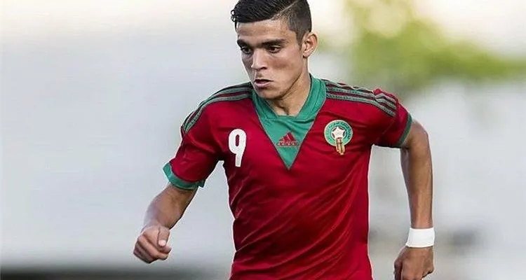 أشرف بن شرقي على رأس قائمة منتخب المغرب في البطولة العربية