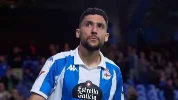 رد غير متوقع من ديبورتيفو لاكورونيا على اهتمام الأهلي بضم زكريا الدهشوري