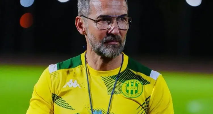 مدرب شبيبة القبائل يشيد بلاعب "غير متوقع" في الأهلي