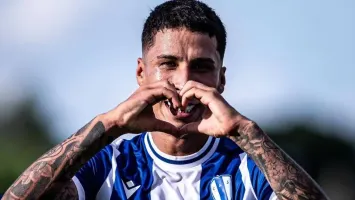 بعد ارتباطه بالقلعة الحمراء.. الأوروجواياني أجوستين رودريجيز يرد على أنباء مفاوضات الأهلي