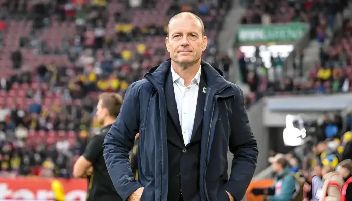 رغم أزمة مركزه.. الأهلي يدرس عروضًا محلية لرحيل لاعبه