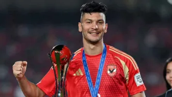 أشرف داري على رادار 4 دوريات عالمية وعربية للرحيل من الأهلي