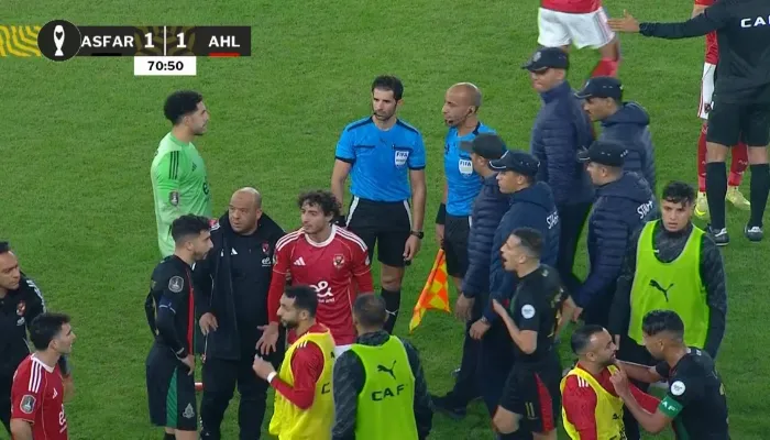 تصل إلى اعتباره خاسرًا.. عقوبات قاسية تنتظر الجيش الملكي بعد شغب جماهيره ضد الأهلي