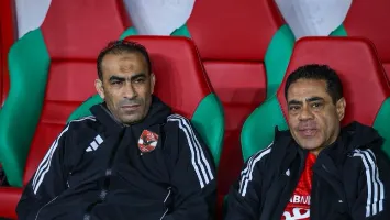 كواليس مثيرة في اجتماع سيد عبد الحفيظ مع الحكم الليبي بعد مباراة الأهلي والجيش الملكي