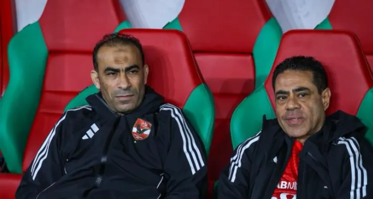 كواليس مثيرة في اجتماع سيد عبد الحفيظ مع الحكم الليبي بعد مباراة الأهلي والجيش الملكي