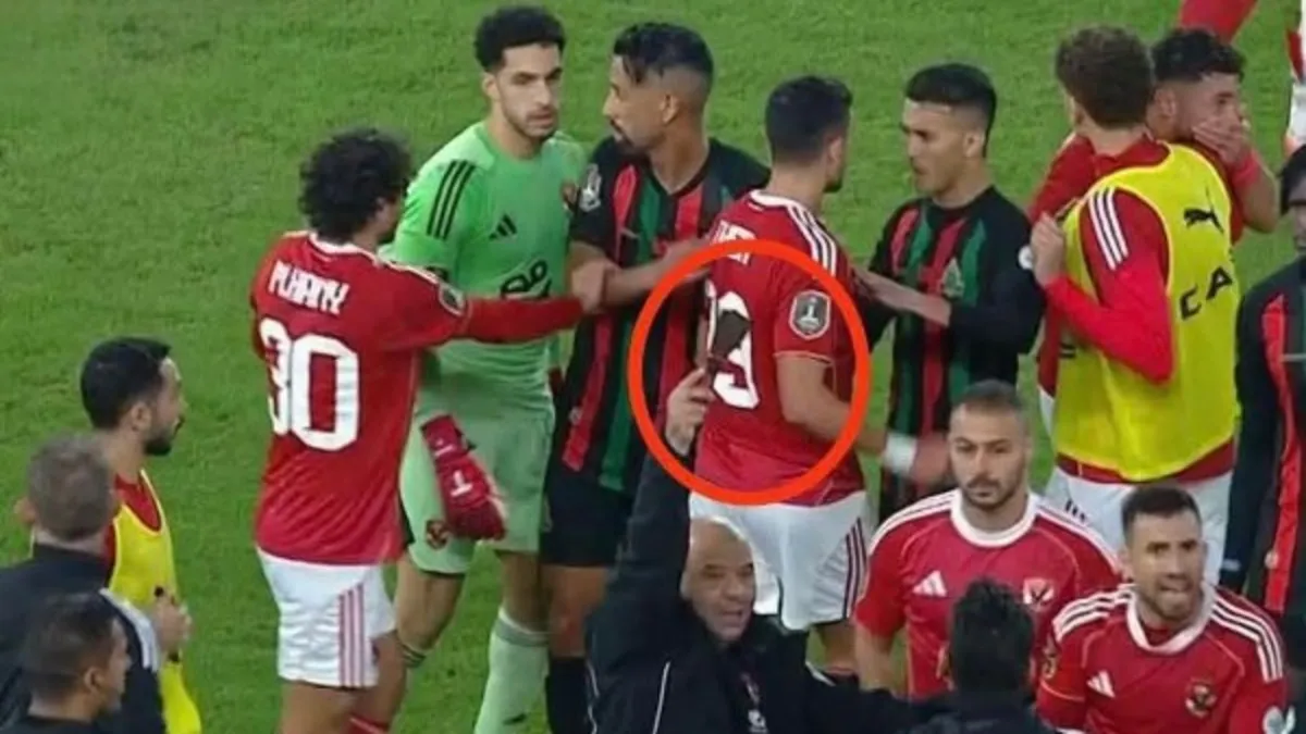 تفاصيل تقرير حكم مباراة الأهلي والجيش الملكي بعد أحداث الشغب في الرباط