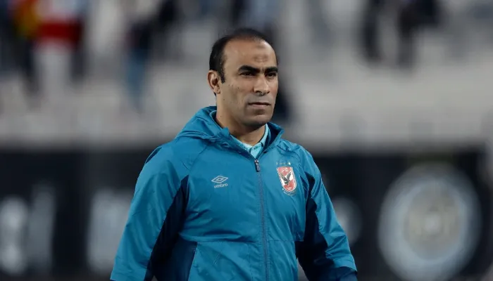 سيد عبد الحفيظ يتواصل مع لاعب الأهلي السابق ويطلب عودته