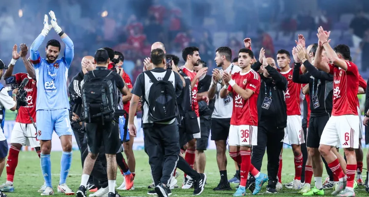 تصرف مفاجئ من كبار الأهلي قبل مباراة الزمالك في نهائي السوبر المصري