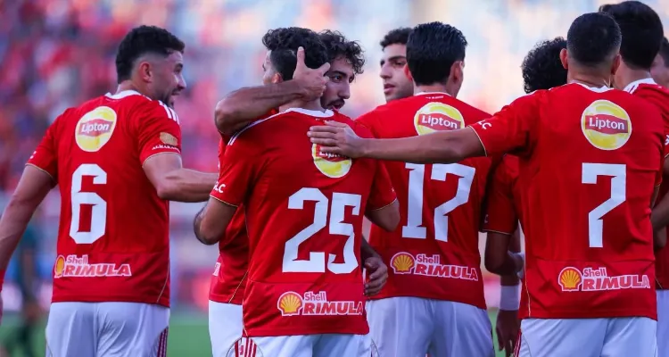 إصابة لاعب الأهلي وخروجه على نقالة أمام الزمالك بنهائي السوبر المصري