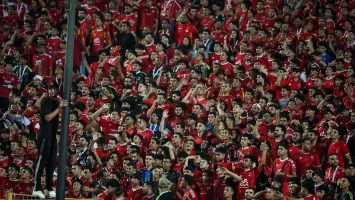 (فيديو وصور).. جماهير الأهلي تلقن مشجعي الزمالك درسا قاسيا في نهائي السوبر المصري