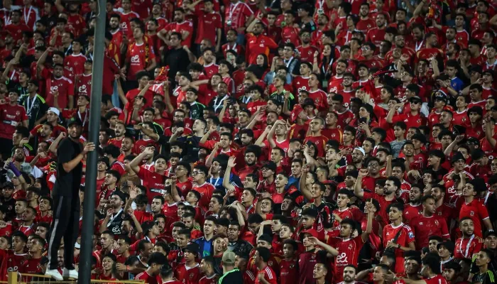 (فيديو وصور).. جماهير الأهلي تلقن مشجعي الزمالك درسا قاسيا في نهائي السوبر المصري