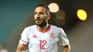 فيديو | "كوبري" علي معلول لمدافع سوريا يشعل غضب جماهير الأهلي ضد محمد رمضان