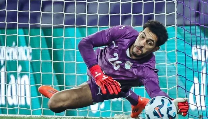 قرار مفاجئ من الأهلي بشأن مستقبل مصطفى شوبير